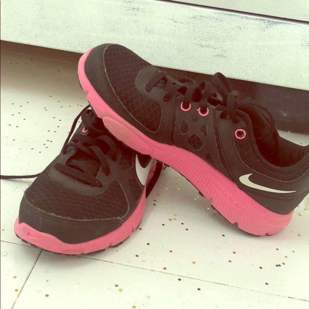 Nike tennis shoes